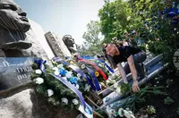 От Левски поднесоха цветя пред паметните плочи на Георги Аспарухов и Никола Котков
