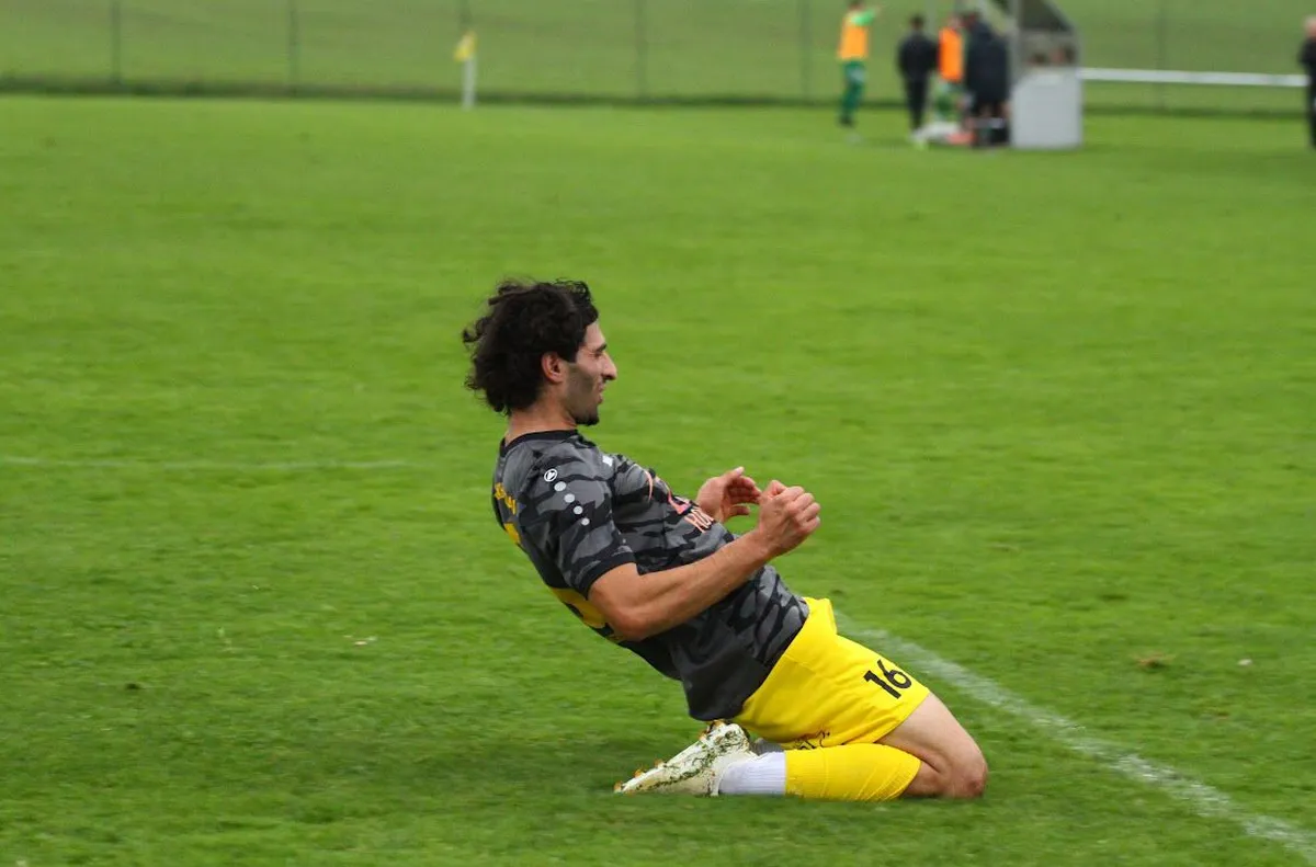 Той е на 25 години и вече е бил на