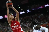 Александър Везенков е MVP на гръцкото първенство