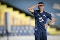 Веласкес скри Левски преди Апоел