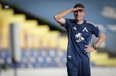 Куп въпросителни пред Веласкес