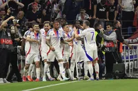 ОБРАТ: Лион остава в Лига 1!