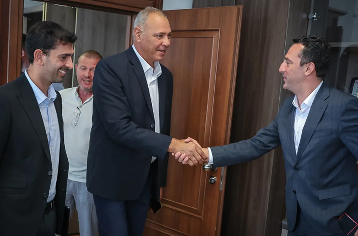 От баскетболния Апоел (Тел Авив) благодариха на министър Пешев