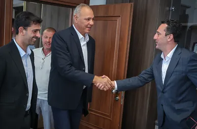 От баскетболния Апоел (Тел Авив) благодариха на министър Пешев