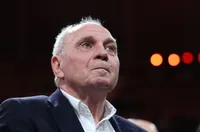 Ули Хьонес е бил хоспитализиран след турнир по голф