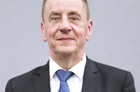Президентът на световния кану-каяк с писмо за признателност към Русе и България