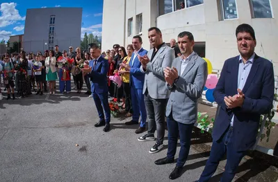 Министър Пешев откри учебната година в Спортно училище „Ген. Владимир Стойчев“