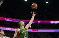 Литва в топ 16 на Евробаскет след успех над Финландия