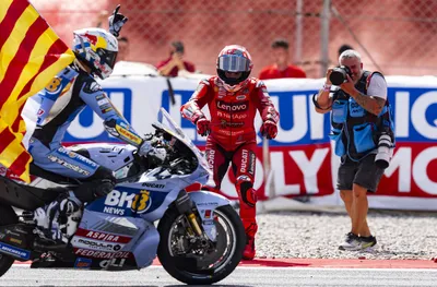 Братът на Марк Маркес сложи край на победната му серия в MotoGP (ВИДЕО)