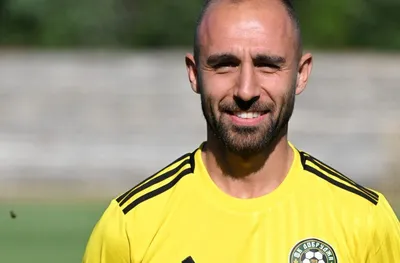Марек взима двама нови