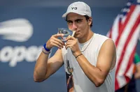 Колко малка е всъщност купата от US Open?