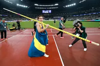 Някои нахлуващи на терена са по-безобидни от други