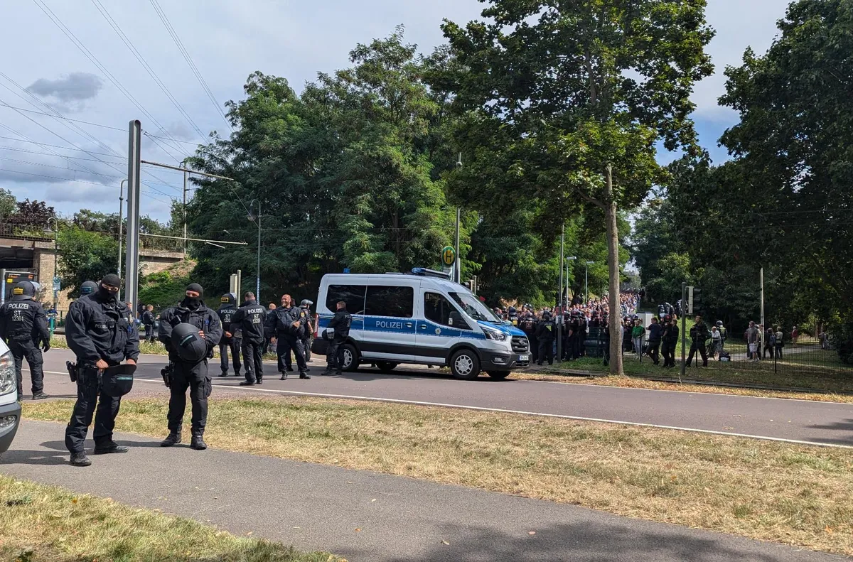 Меле в Германия между враждуващи агитки