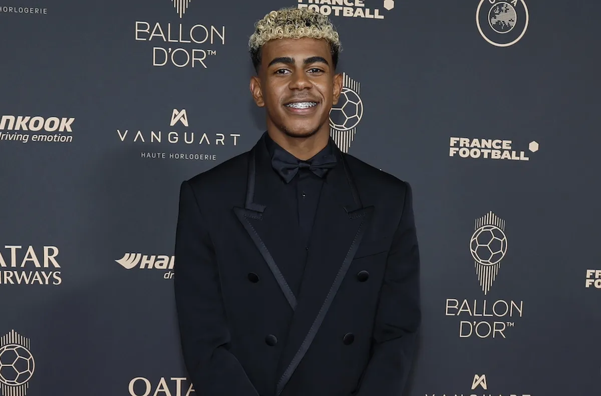 Талантът част от церемонията в Париж Крилото на Барселона Ламин