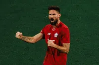 Оливие Жиру носи успех на Лил в Лига Европа