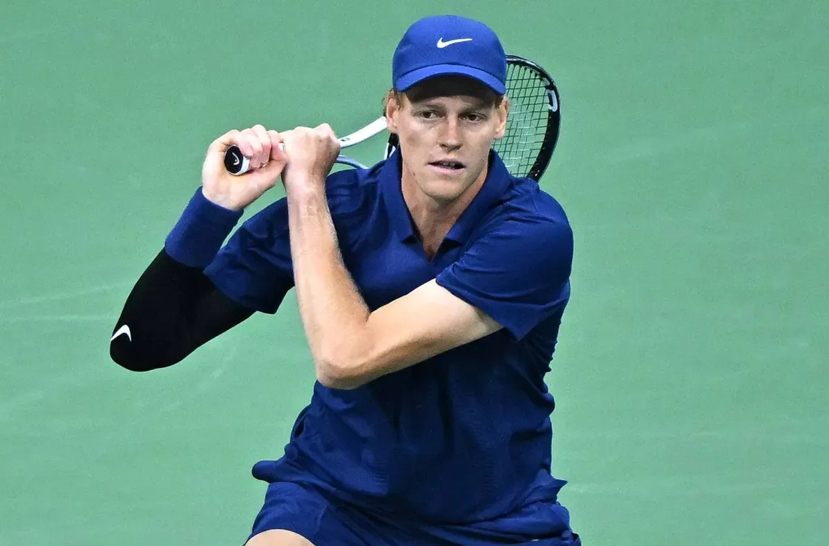 След победа над квалификант Шампионът от 2023 година Яник Синер