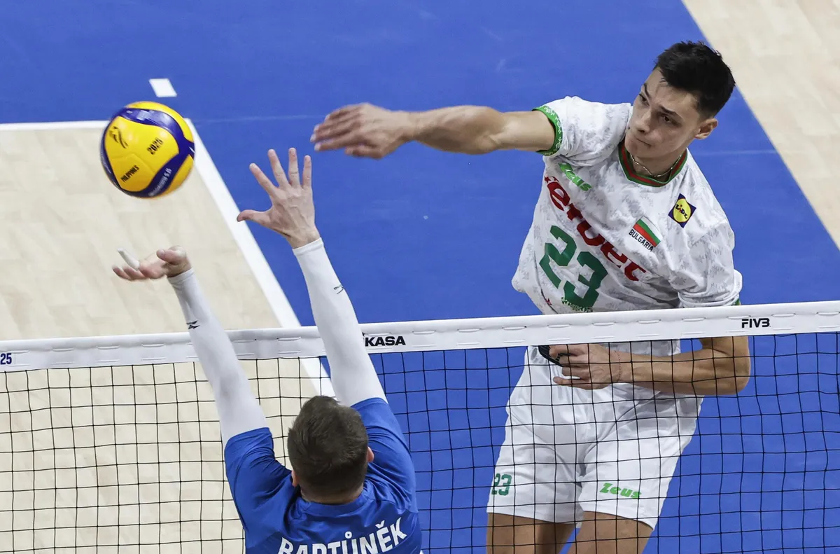 Тайният символ върху българските екипи