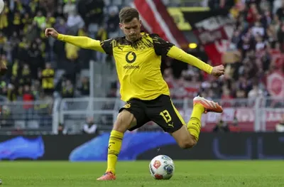 Халф на Борусия Дортмунд пред завръщане във Висшата лига