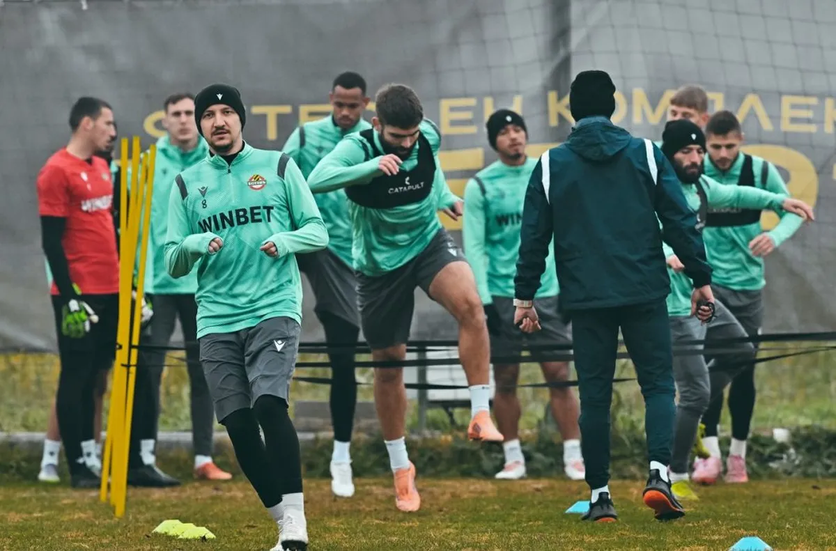 Канарчетата обявиха брифинг на Херо преди лагера в Турция Футболният