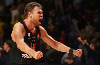 Везенков поведе Олимпиакос за победа в дербито с Панатинайкос