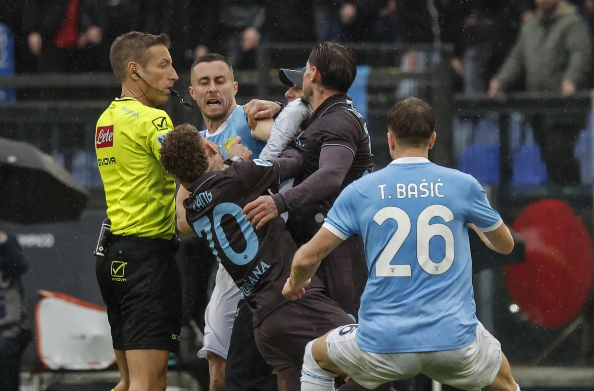 Шампионите надделяха с 2 0 Шампионът Наполи записа комфортна победа