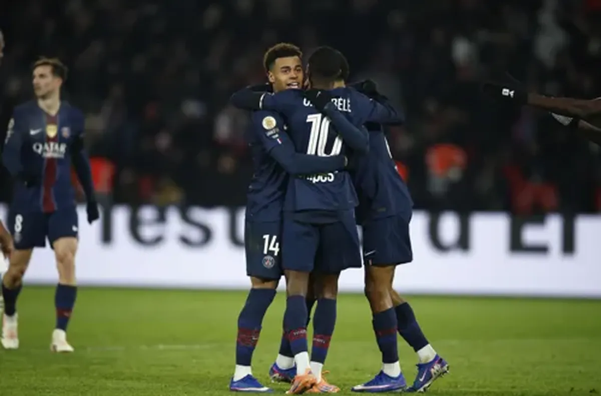 Шампионите обаче все още стават на втора позиция Пари Сен