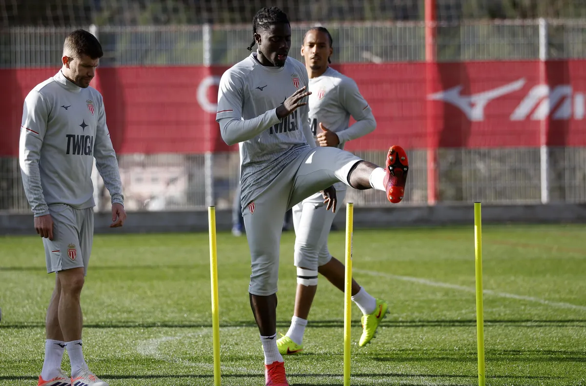 Защитникът на елитния френски Монако е със скъсани кръстни връзки