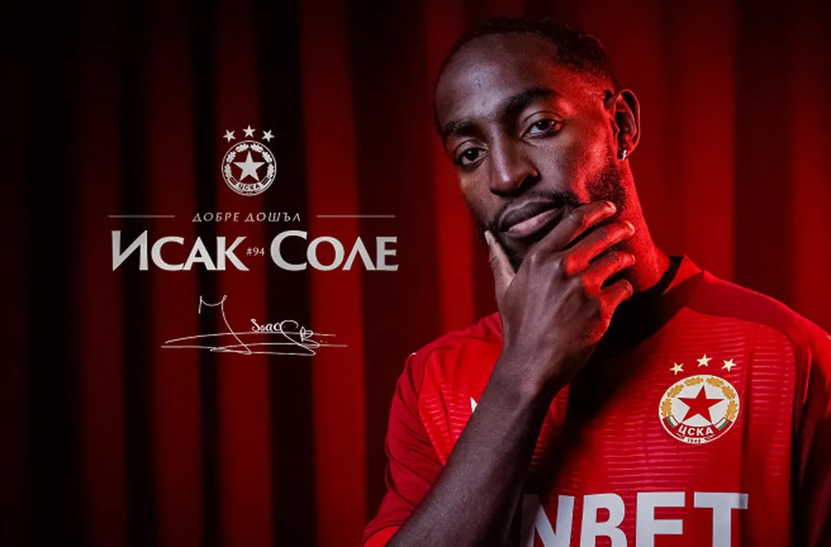 Червените приветстваха национала на ЦАР Исак Соле официално е футболист