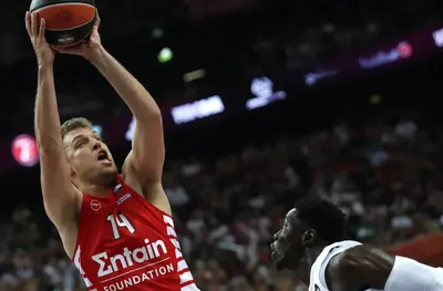 Везенков сам не бе достатъчен на Олимпиакос срещу Фенербахче (ВИДЕО)