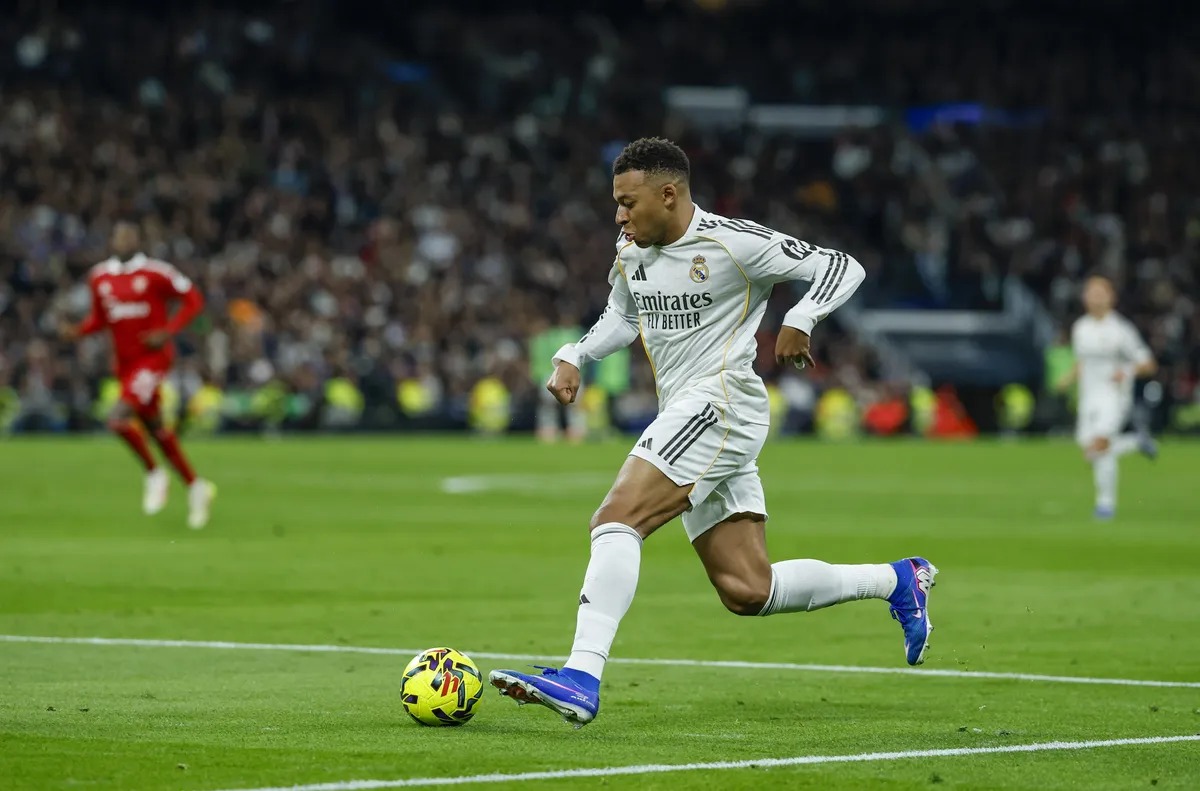 Испанският гранд все още не изключва участието на нападателя в