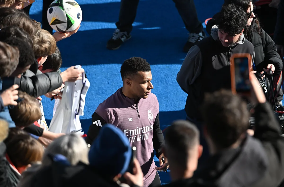 Звездата на Реал Мадрид Килиан Мбапе ще пътува за Джеда