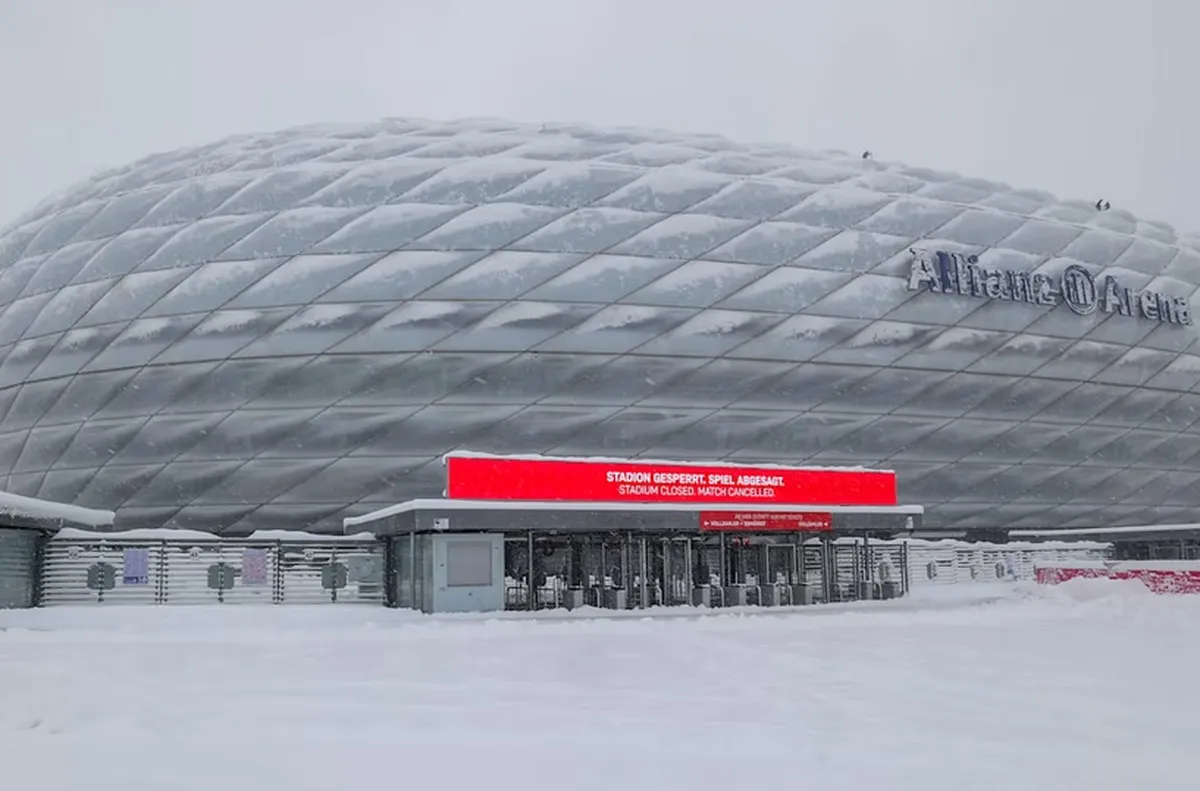 Заради натрупан сняг и лед на стадионите в Германия Двубоят