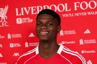 Ливърпул представи нов защитник