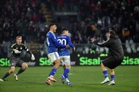 ОБЗОР: Комо взе точка от Каляри с гол в добавеното време