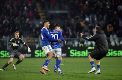 ОБЗОР: Комо взе точка от Каляри с гол в добавеното време