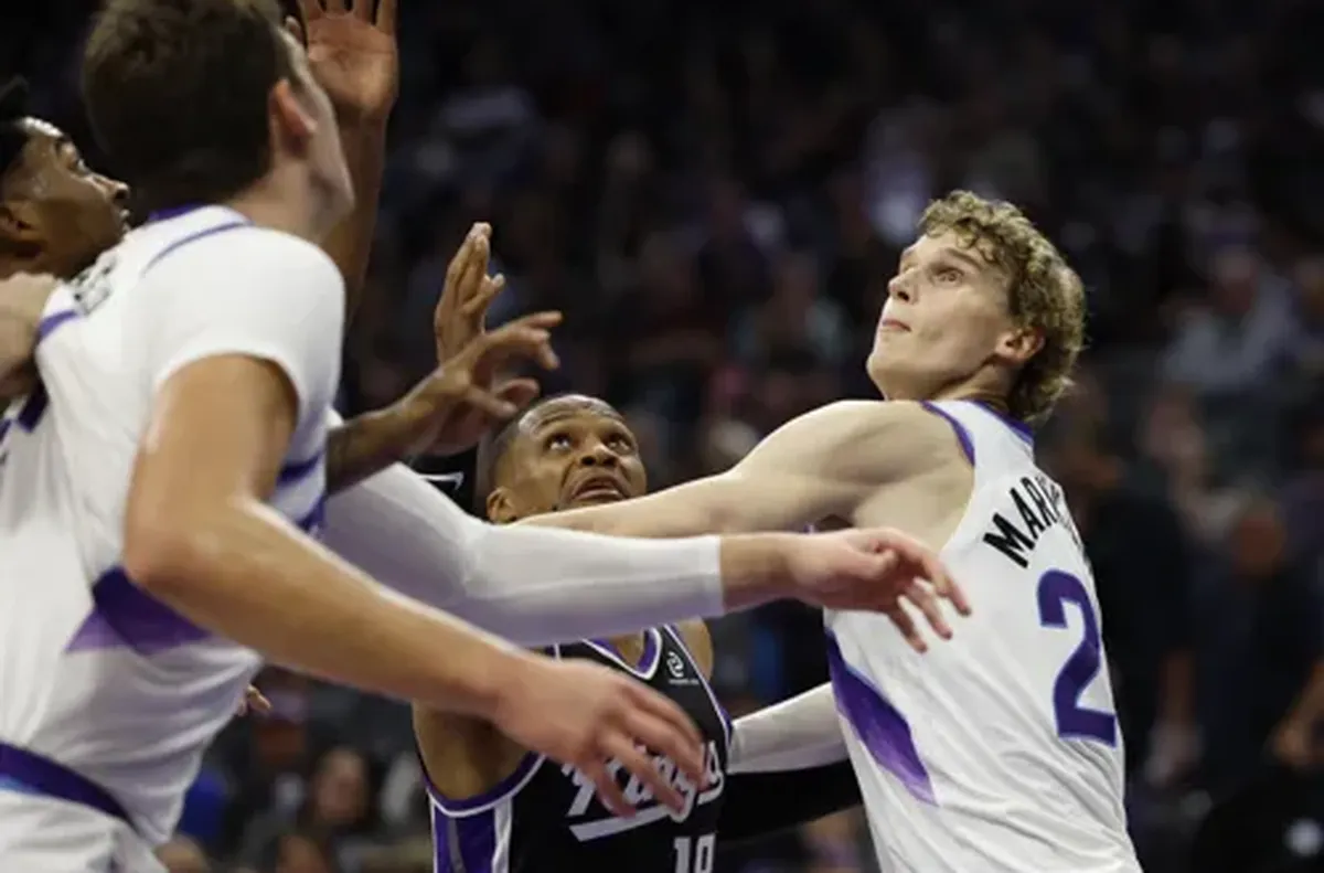 Джазмените допуснаха абсолютен разгром у дома от Шарлът Хорнетс Крилото