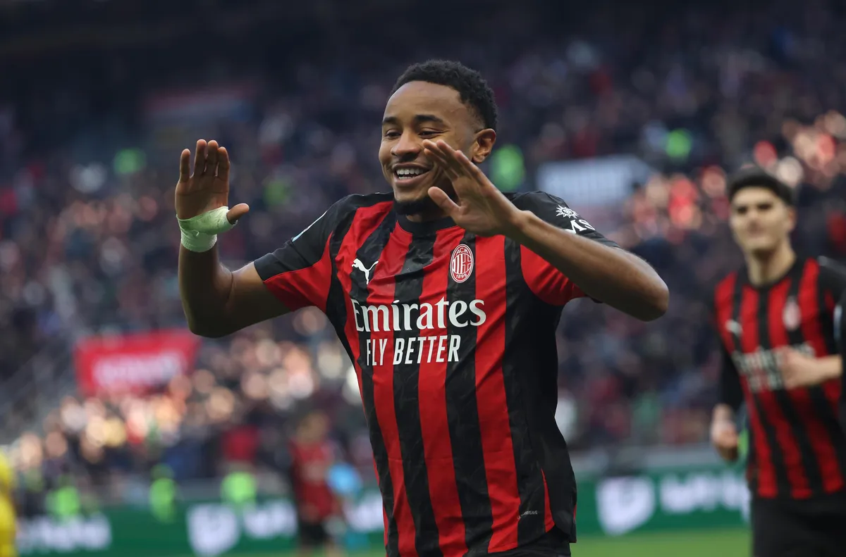 Нападателят на Милан Кристофър Нкунку беше категоричен че ще остане