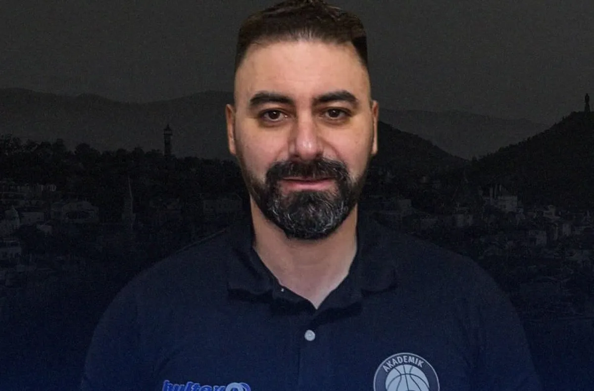 Пловдивчани се разделиха с Йордан Янков по рано днес Академик