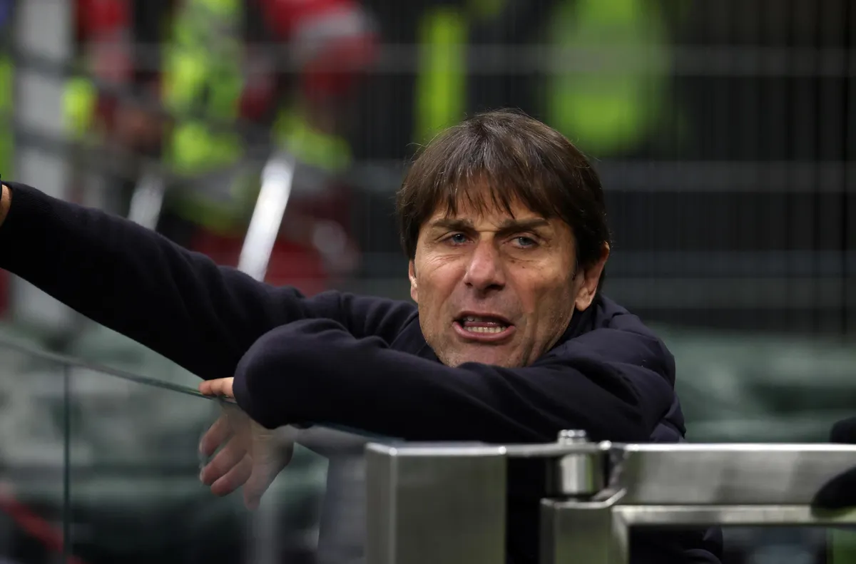 Старши треньорът на Наполи Антонио Конте беше наказан за два