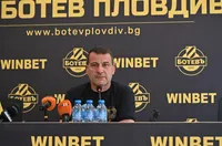 Филипов: Към днешна дата Око-Флекс е футболист на Ботев