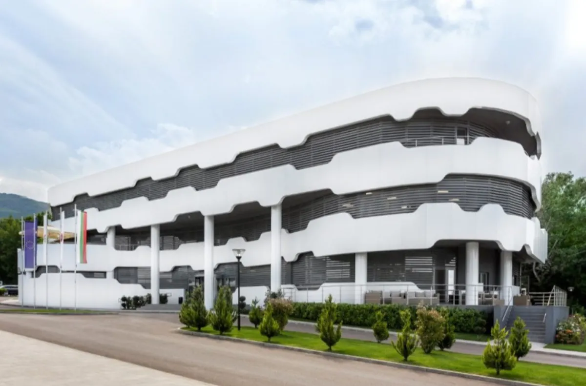 Вижте какво казаха от централата Договорът на нападателя Армстронг Око