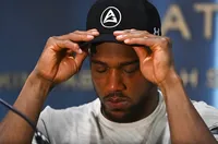 Антъни Джошуа се завърна в залата след катастрофата