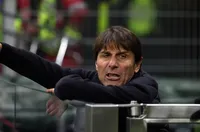 Наполи ще се връща на победния път без Конте