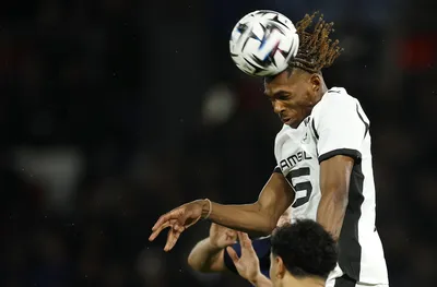 Челси преговаря за защитник на Рен