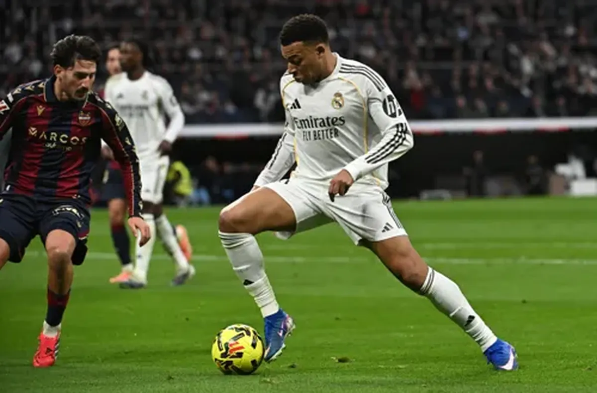 Кралският клуб надви с 2 0 предпоследния в класирането Изпадналият