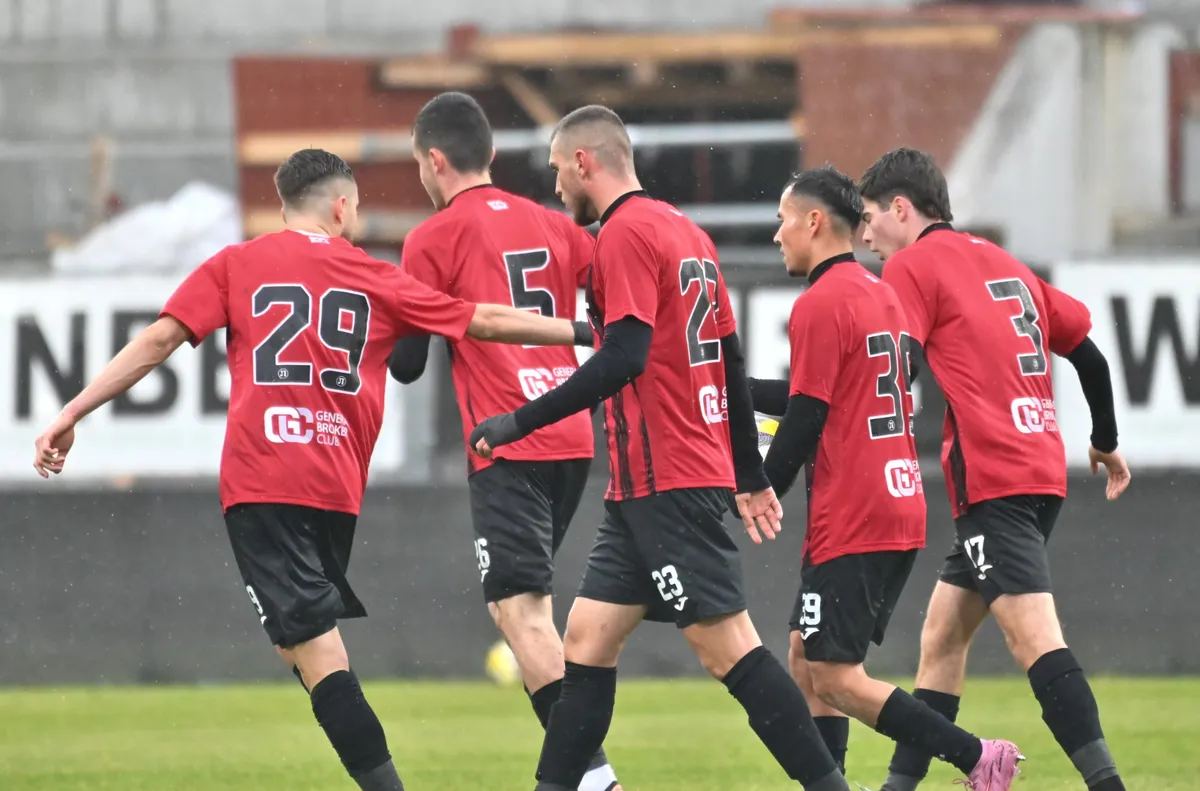 Синът на Валери Божинов също е в групата Митко Илиев