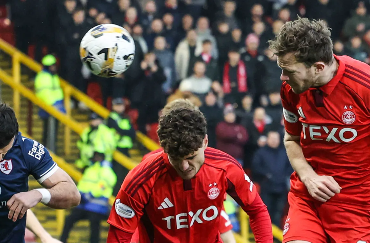 Българският национал Димитър Митов и неговият Абърдийн се класираха за