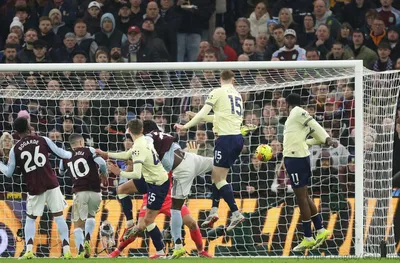 Евертън постигна огромен успех в дома на Астън Вила