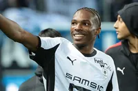 Челси договори защитник на Рен