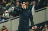 Тотнъм сложи на дузпата Томас Франк